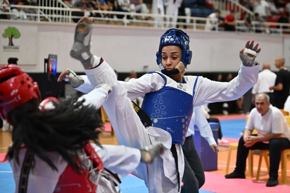 Gaziantep'te 21 İlin Katılımıyla Ümitler Tekvando Şampiyonası Başladı