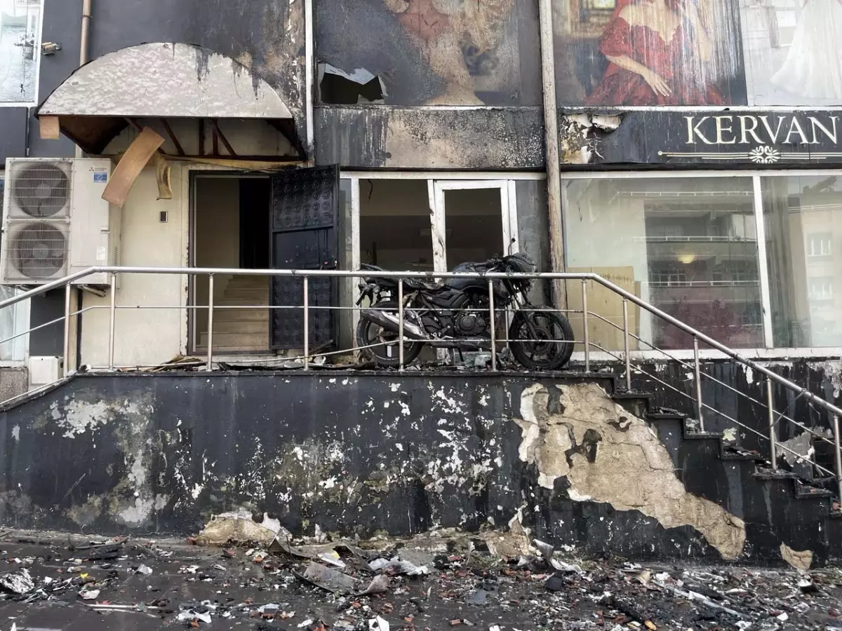 Gaziantep'te 5 Katlı Apartman Yangını: 23 Yaralı