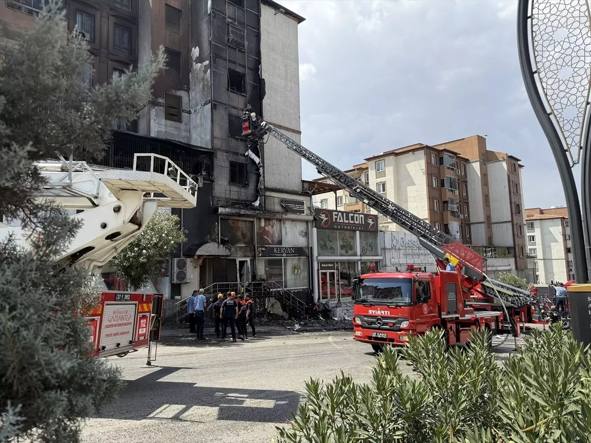 Gaziantep'te 5 Katlı Binada Yangın: 23 Kişi Dumandan Etkilendi