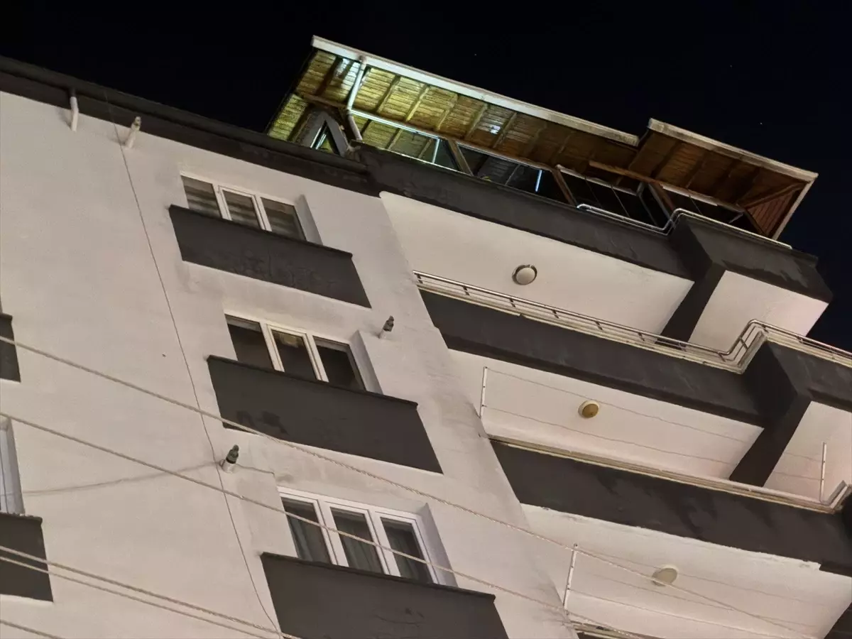 Gaziantep'te 7 Katlı Binanın Teras Katında Yangın Çıktı