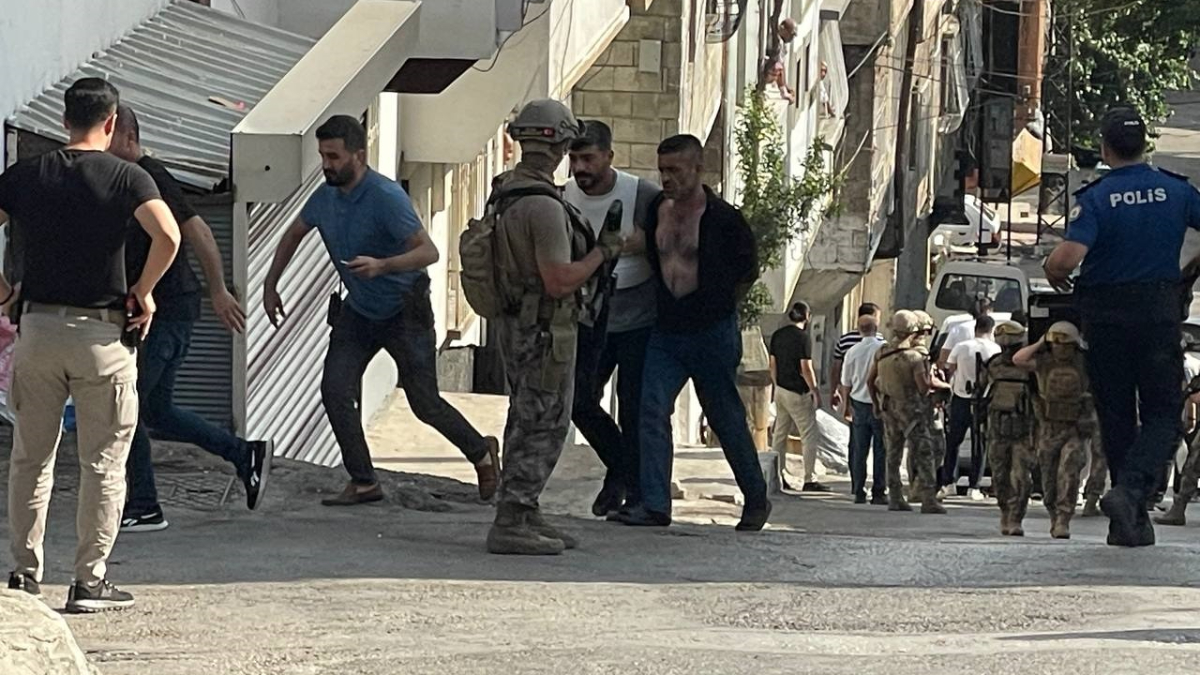 Gaziantep'te Eşine Şiddet Uygulayan Firari Hükümlü Gizli Bölmede Yakalandı