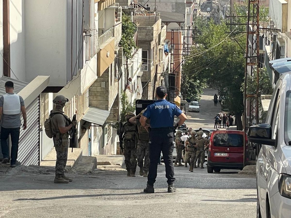 Gaziantep'te Eşine Şiddet Uygulayan Firari Hükümlü Gizli Bölmede Yakalandı