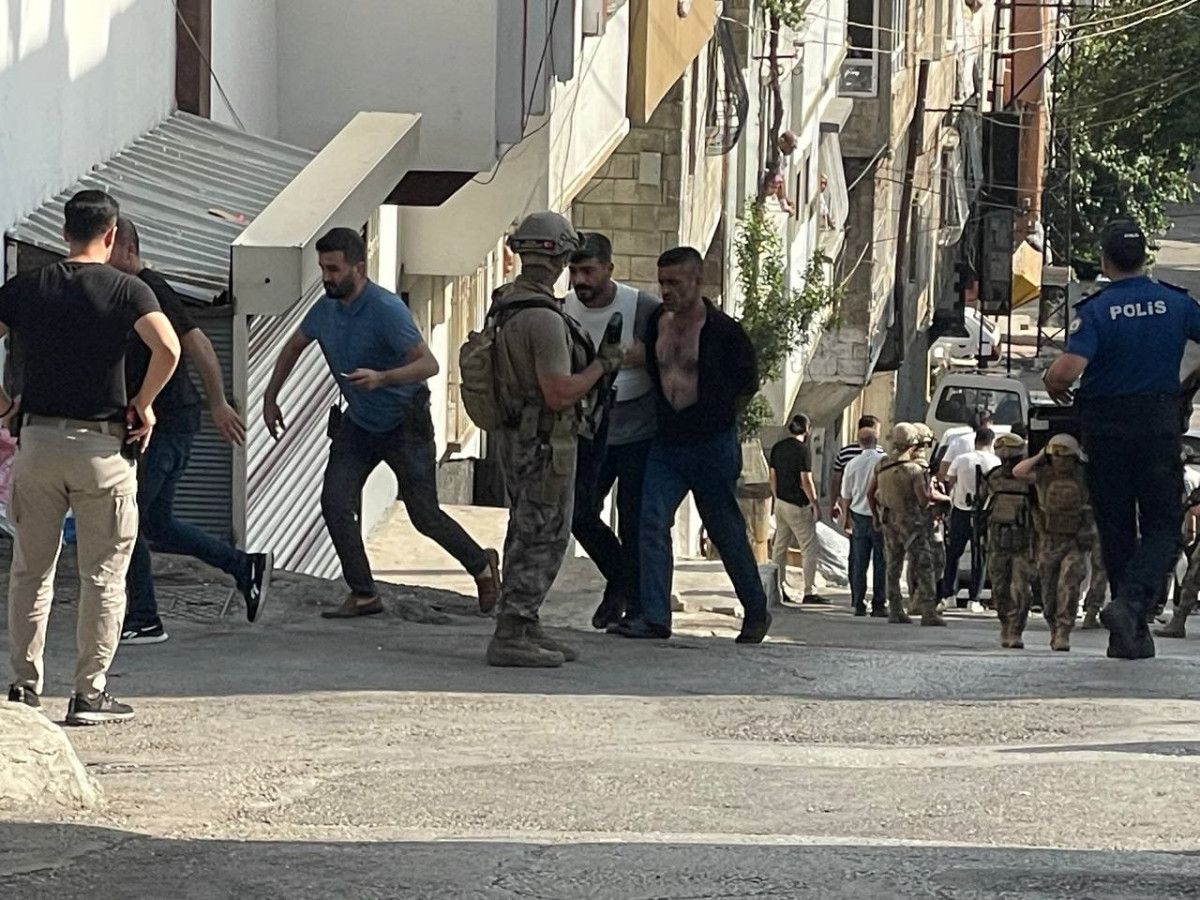 Gaziantep'te Eşine Şiddet Uygulayan Firari Hükümlü Gizli Bölmede Yakalandı