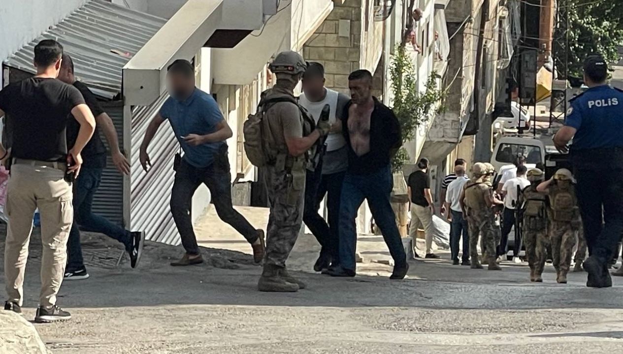 Gaziantep'te Firari Hükümlü, Eşinin İhbarıyla Gizli Bölmede Yakalandı