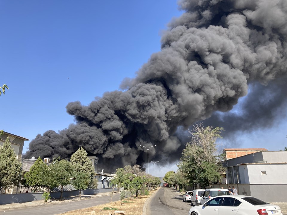 Gaziantep'te Geri Dönüşüm Fabrikasında Büyük Yangın