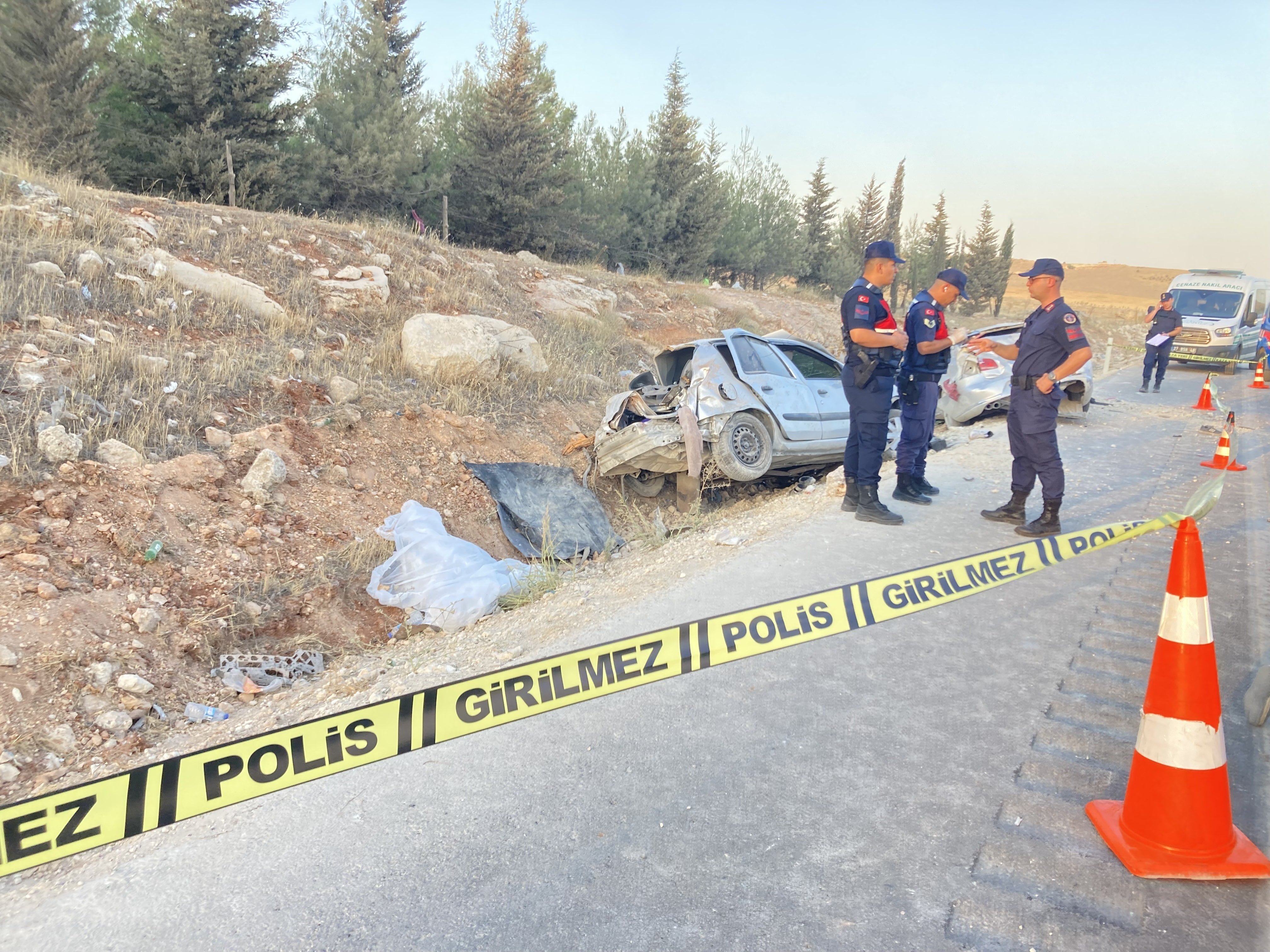 Gaziantep'te İki Otomobil Çarpıştı: 3 Ölü, 3 Yaralı