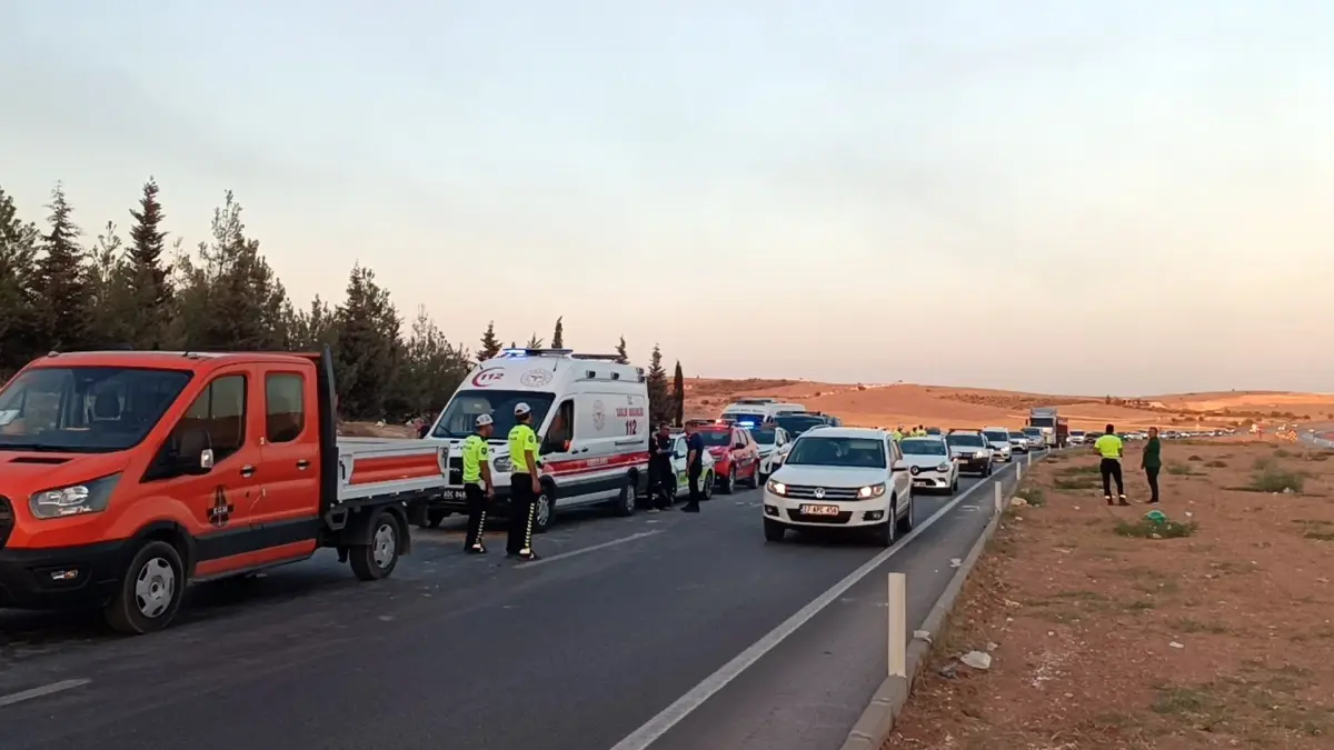 Gaziantep'te İki Otomobilin Çarpışması Sonucu 3 Kişi Hayatını Kaybetti