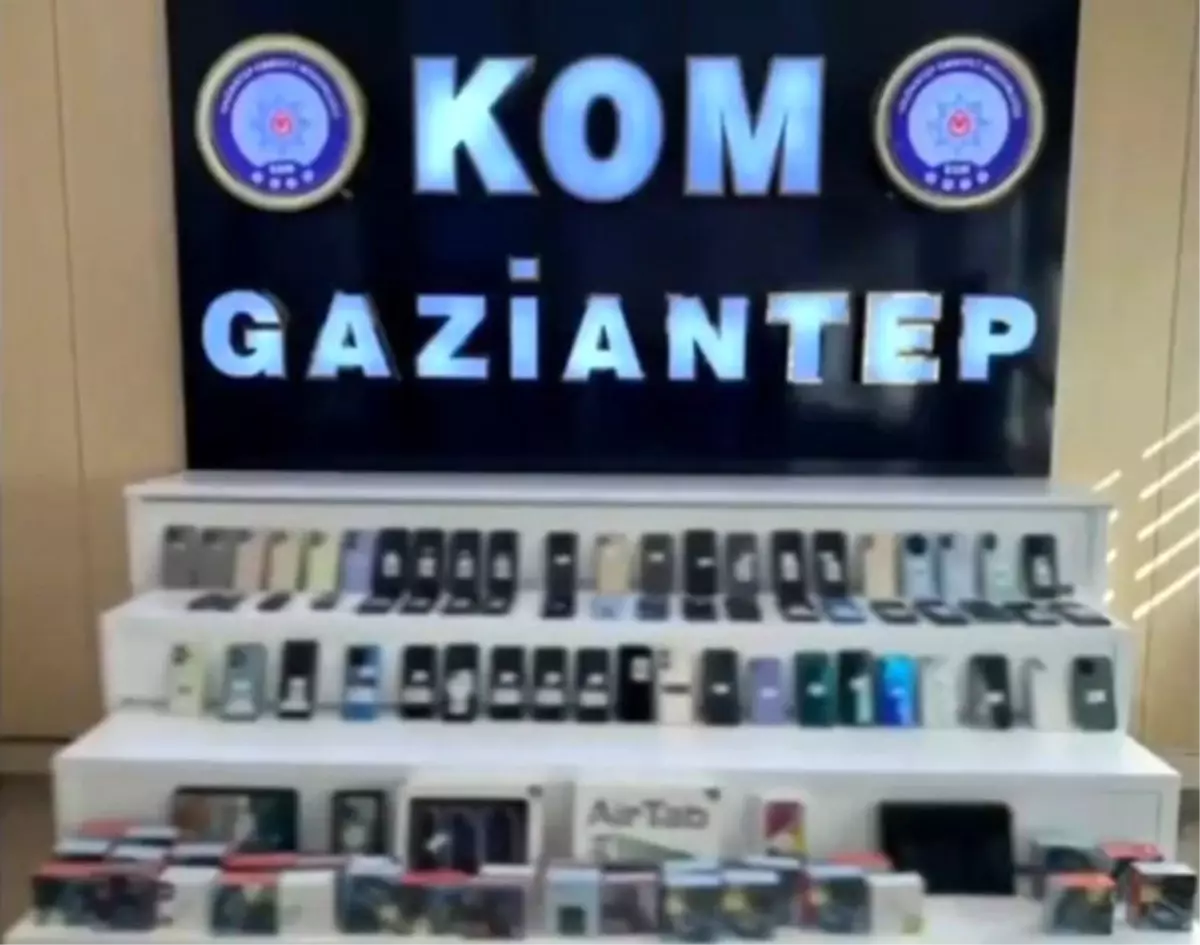 Gaziantep'te Kaçak Cep Telefonu Satışı Operasyonunda 8 Şüpheli Yakalandı