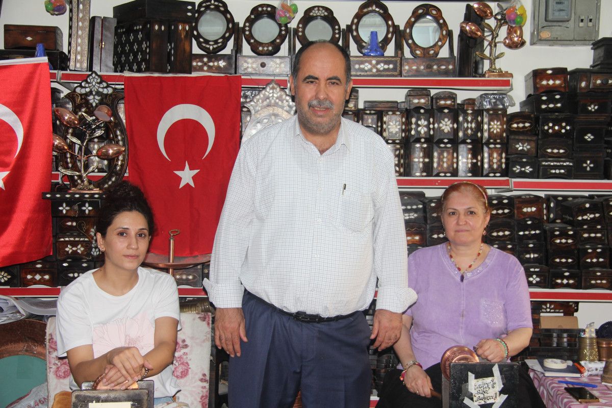 Gaziantep’te Kadın Ustalar Bakır İşlemeciliğinde Erkek Egemenliğini Kırıyor