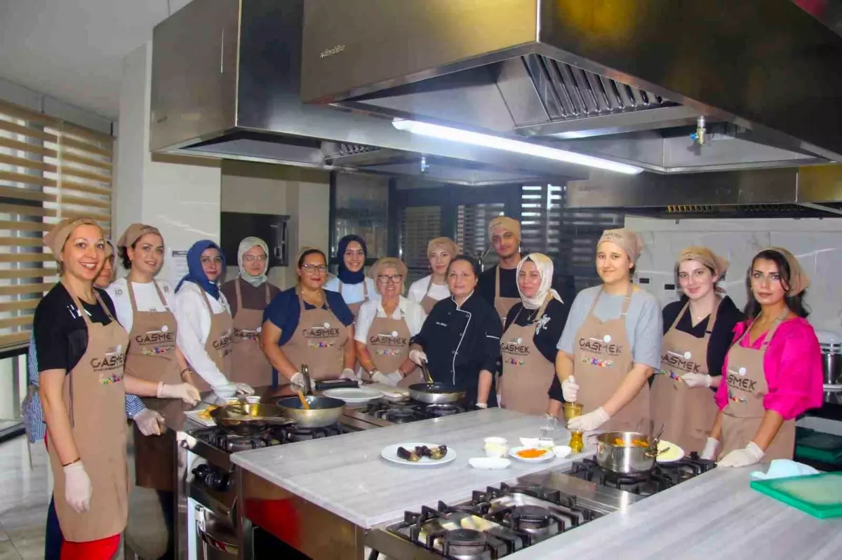 Gaziantep'te Kadınlar Dünya Mutfağını Öğreniyor
