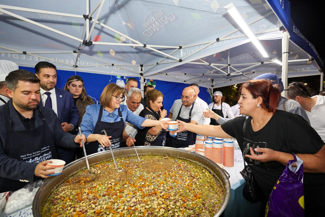Gaziantep'teki Hemşehri Dernekleri Festivali Büyük İlgi Gördü