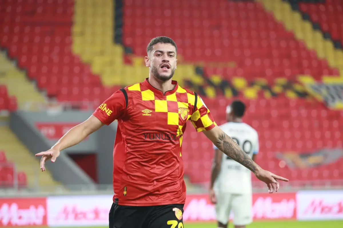 Göztepe'de Romulo'nun Transfer Pazarlıkları Sürüyor