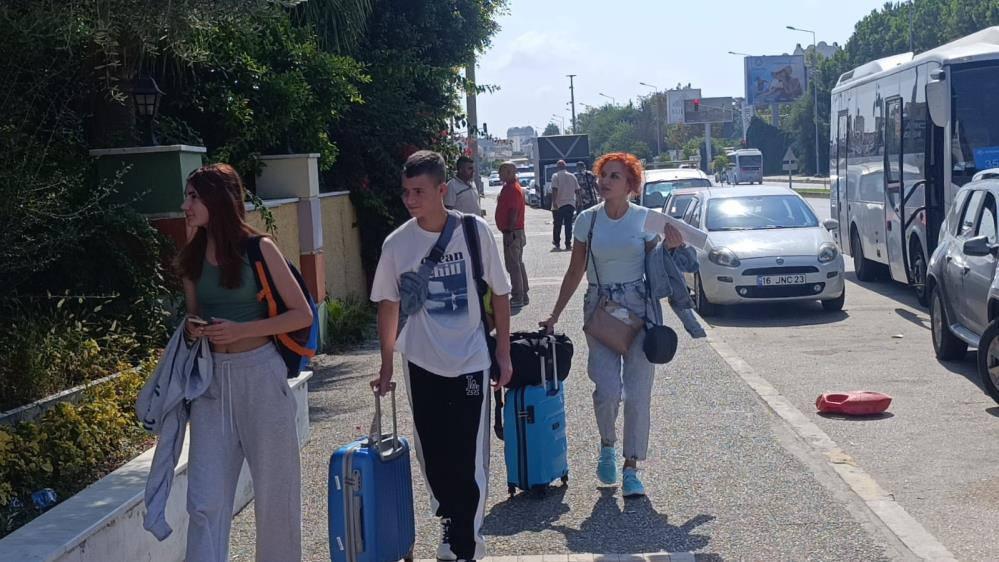 Manavgat'ta Maaş Krizi Tatilcileri ve Çalışanları Zor Durumda Bıraktı