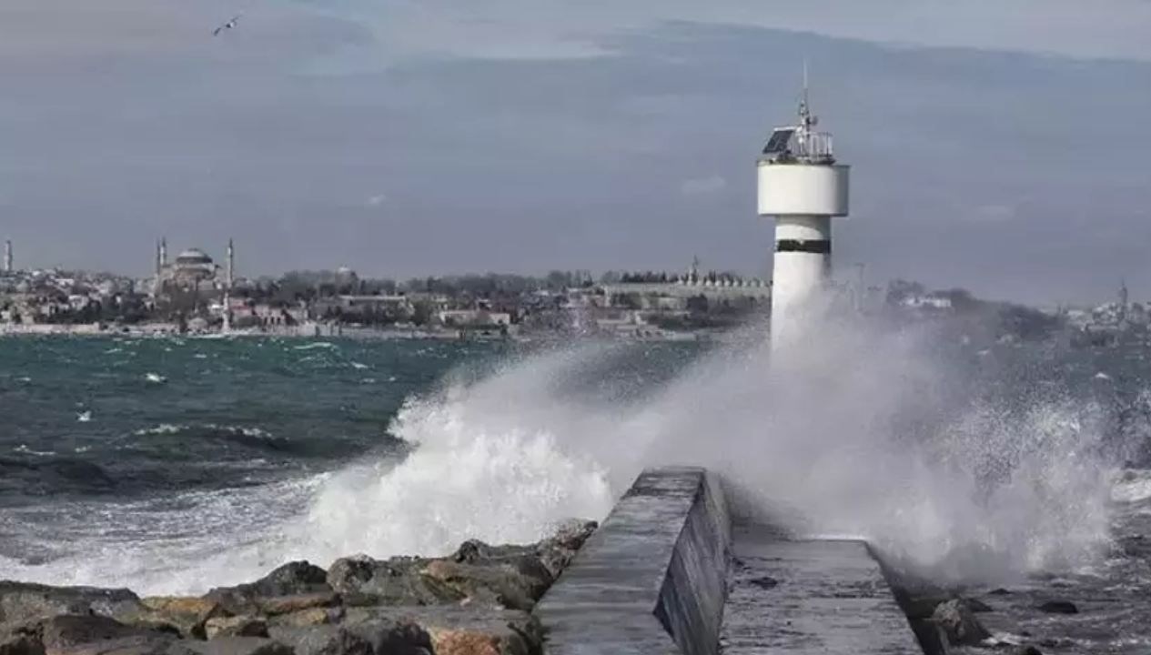 Marmara'da Kuvvetli Rüzgar, Doğu'da Sağanak Yağış Bekleniyor