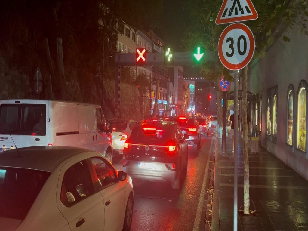 Meteoroloji'den Sağanak Yağış ve Fırtına Uyarısı