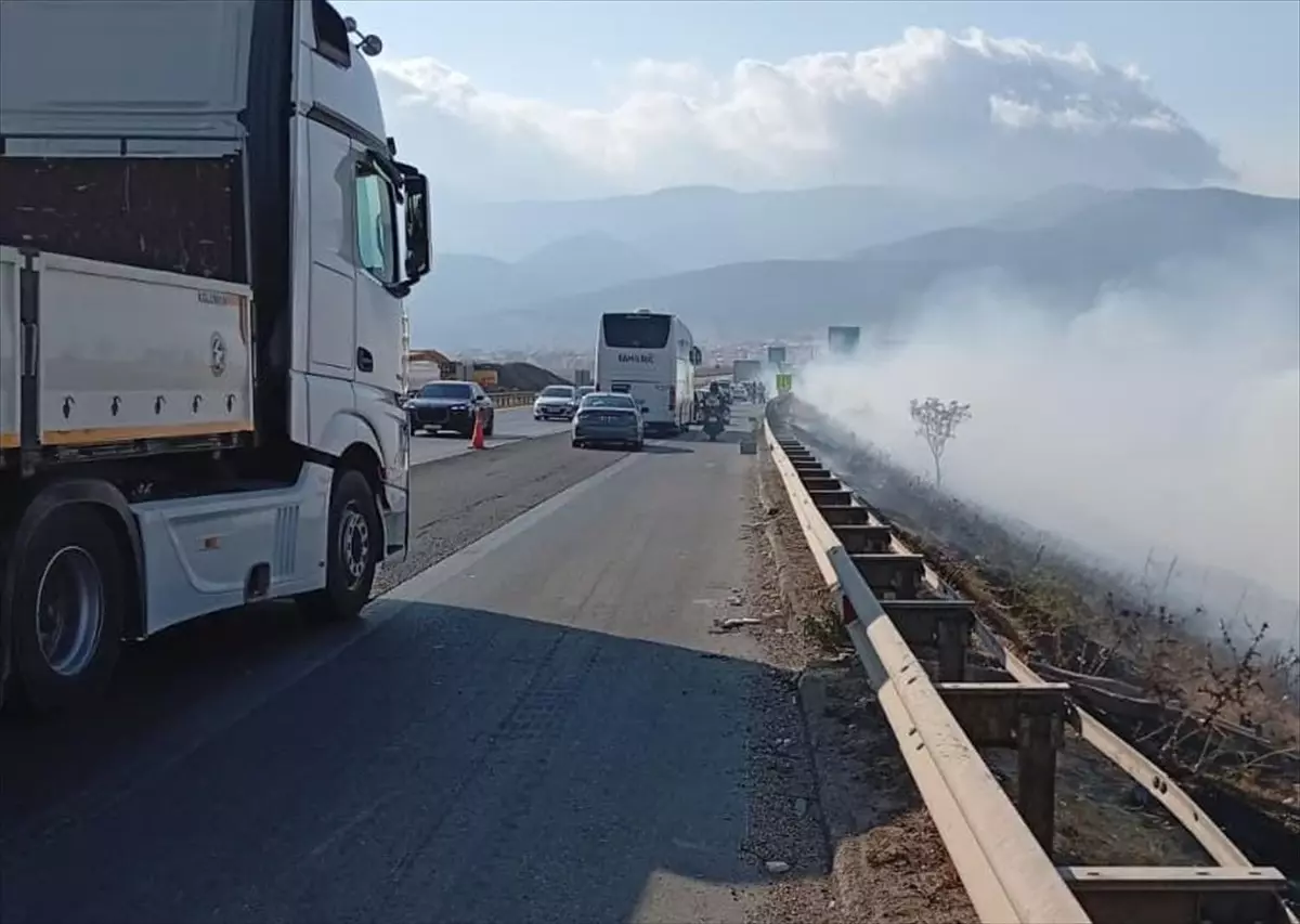 Nurdağı TAG Otoyolu Kenarındaki Örtü Yangını Başarıyla Söndürüldü