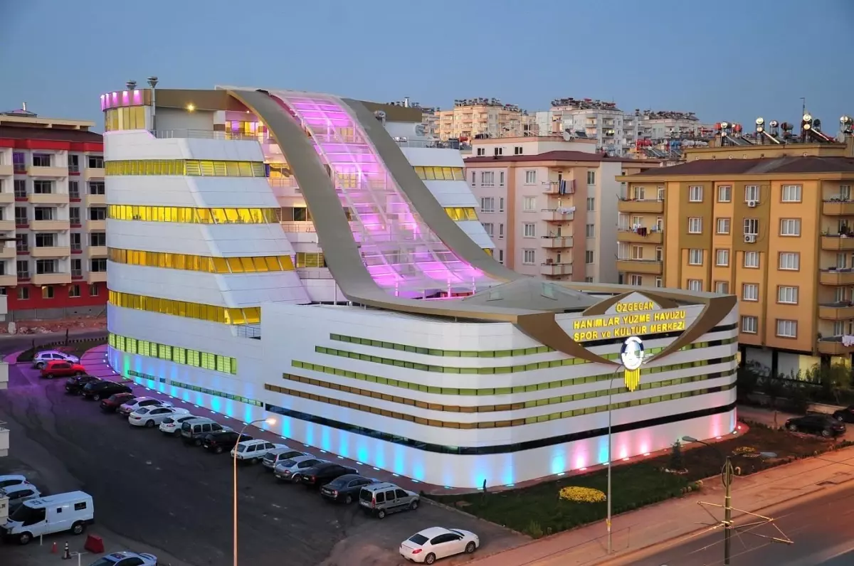 Özgecan Hanımlar Yüzme Havuzu: Kadınlara Özel Hizmetler ve Fırsatlar