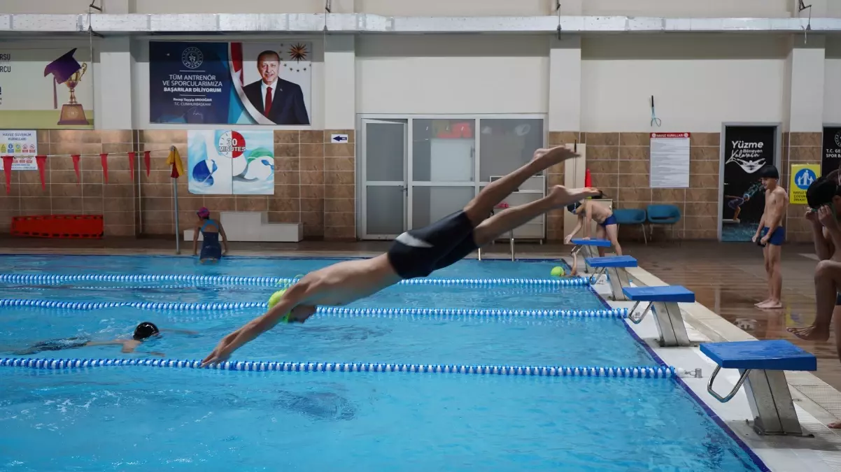 Şırnak'ta 'Yüzme Bilmeyen Kalmasın' Projesi Başarıyla Uygulanıyor