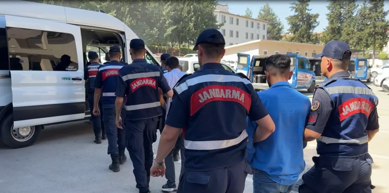 Sosyal Medya Dolandırıcılığı Operasyonu: 5 Tutuklama