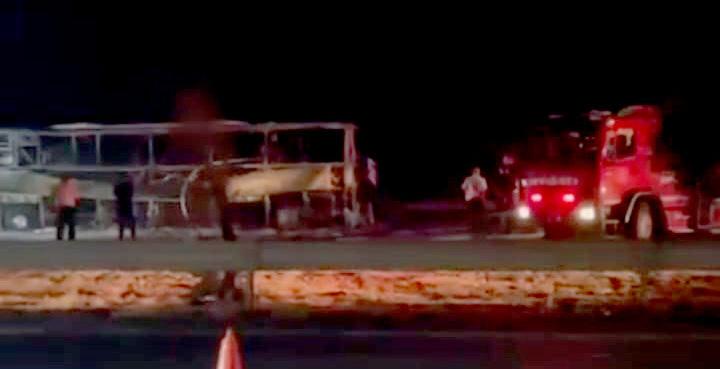 Tarsus TAG Otoyolu'nda Seyir Halindeki Yolcu Otobüsü Yangını ve Yolcuların Güvenli Tahliyesi