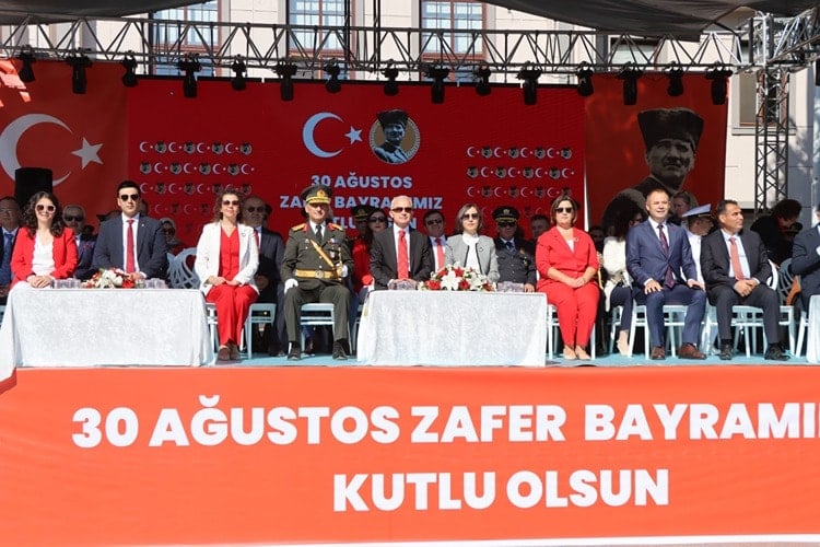 Türkiye'nin Dört Bir Yanında 30 Ağustos Zafer Bayramı Coşkusu ve Kutlamaları