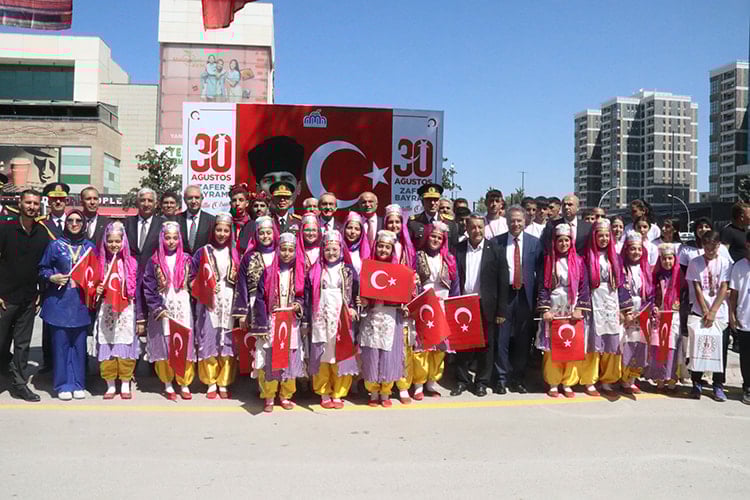 Türkiye'nin Dört Bir Yanında 30 Ağustos Zafer Bayramı Coşkusu ve Kutlamaları