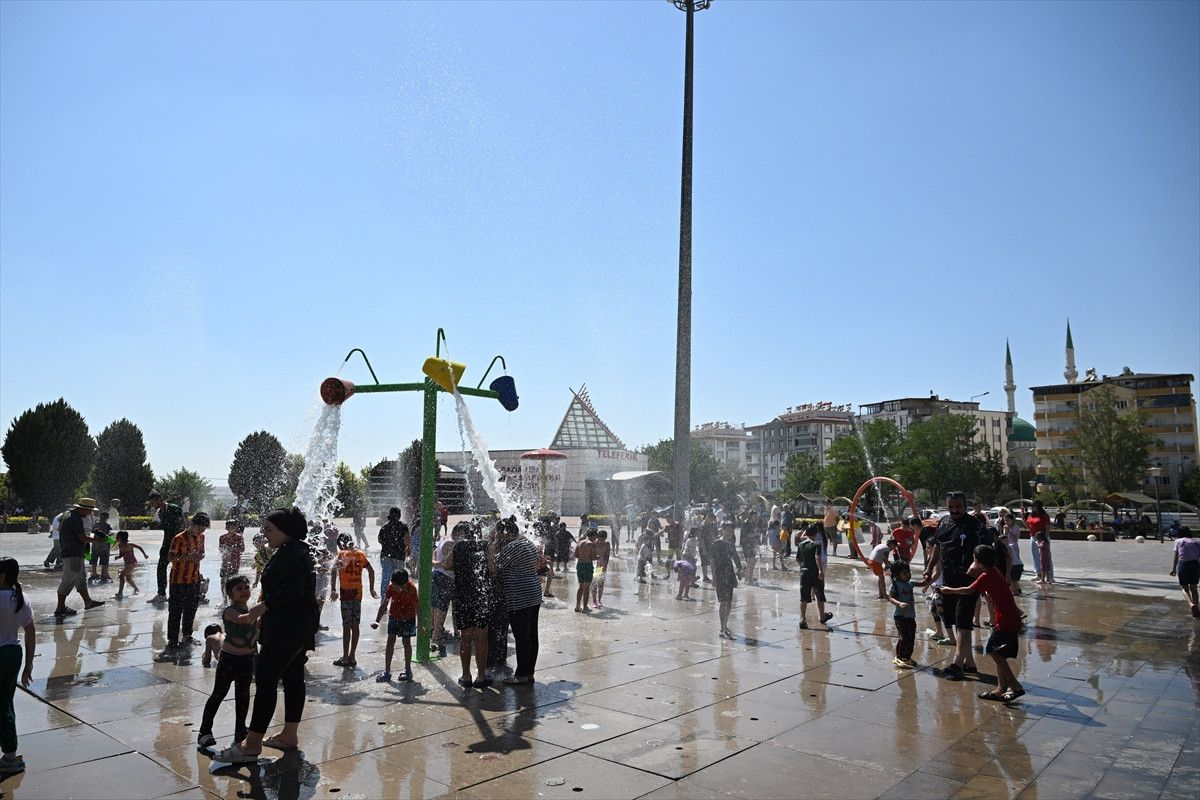 Türkiye'nin Sıcak Hava Dalgası: Gaziantep'ten Şanlıurfa'ya Termometreler 51 Dereceyi Gördü