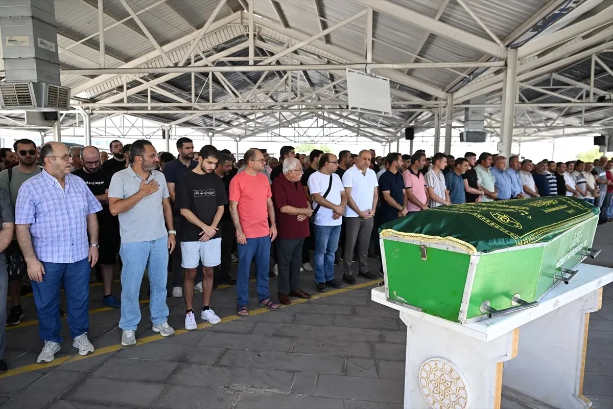 Yamaç Paraşütü Kazasında Hayatını Kaybeden Cengiz Kalyoncu Toprağa Verildi