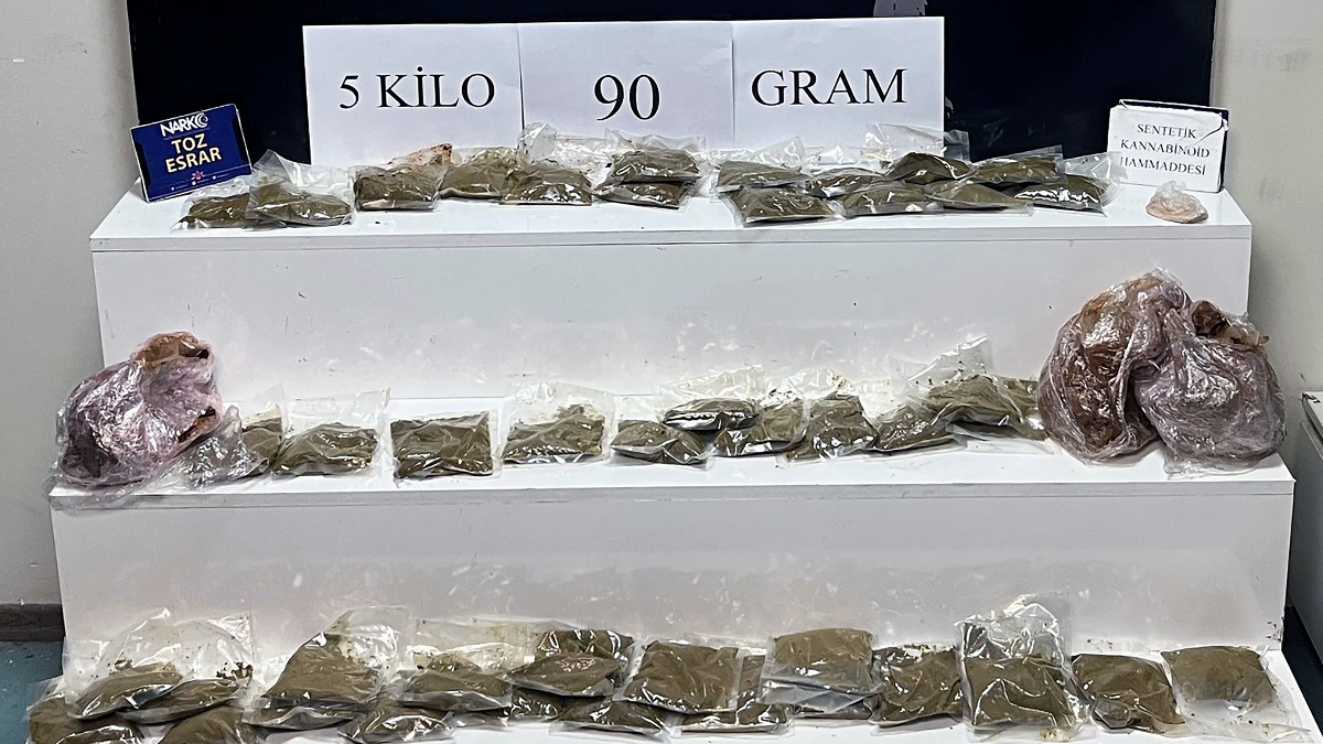 Adana'da Keşfedilen 5 Kilogram Esrarla Yakalanan Araç ve Şüpheliler Hakkında Gelişmeler