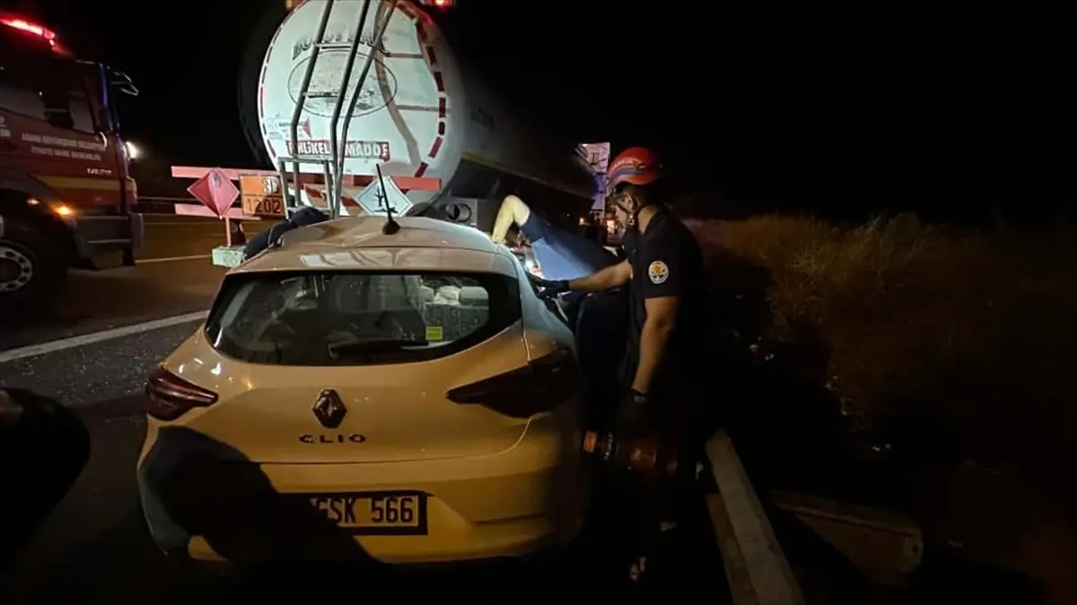 Adana'da Otomobil Tankere Çarptı: 2 Yaralı