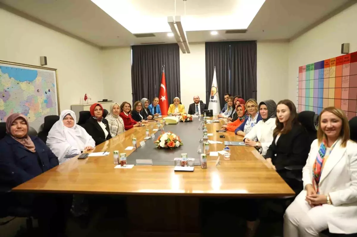 AK Parti Kadın Kolları Kadın Belediye Başkanlarıyla Yerel Yönetimlerde Güçlü İstişare Toplantısı Düzenledi