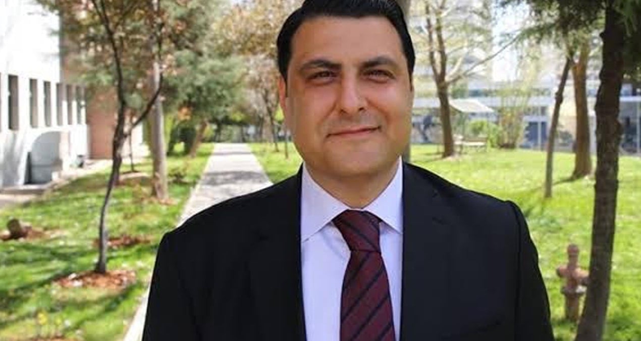 AKP'ye Geçen Şehitkamil Belediye Başkanı, CHP'li Temsilciyi Görevden Aldı