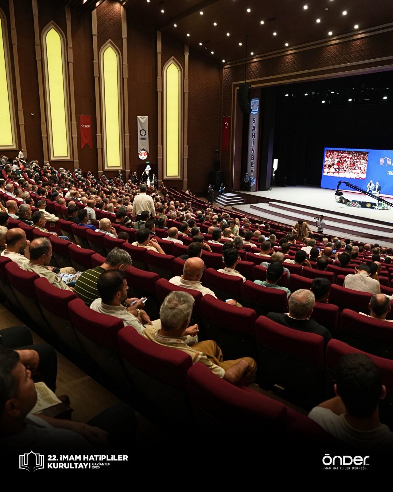 Ali Erbaş ve İmam Hatip Neslinin Başörtüsü Zulmüne Karşı Öncülüğü ve Ailede Kur’an Eğitiminin Önemi