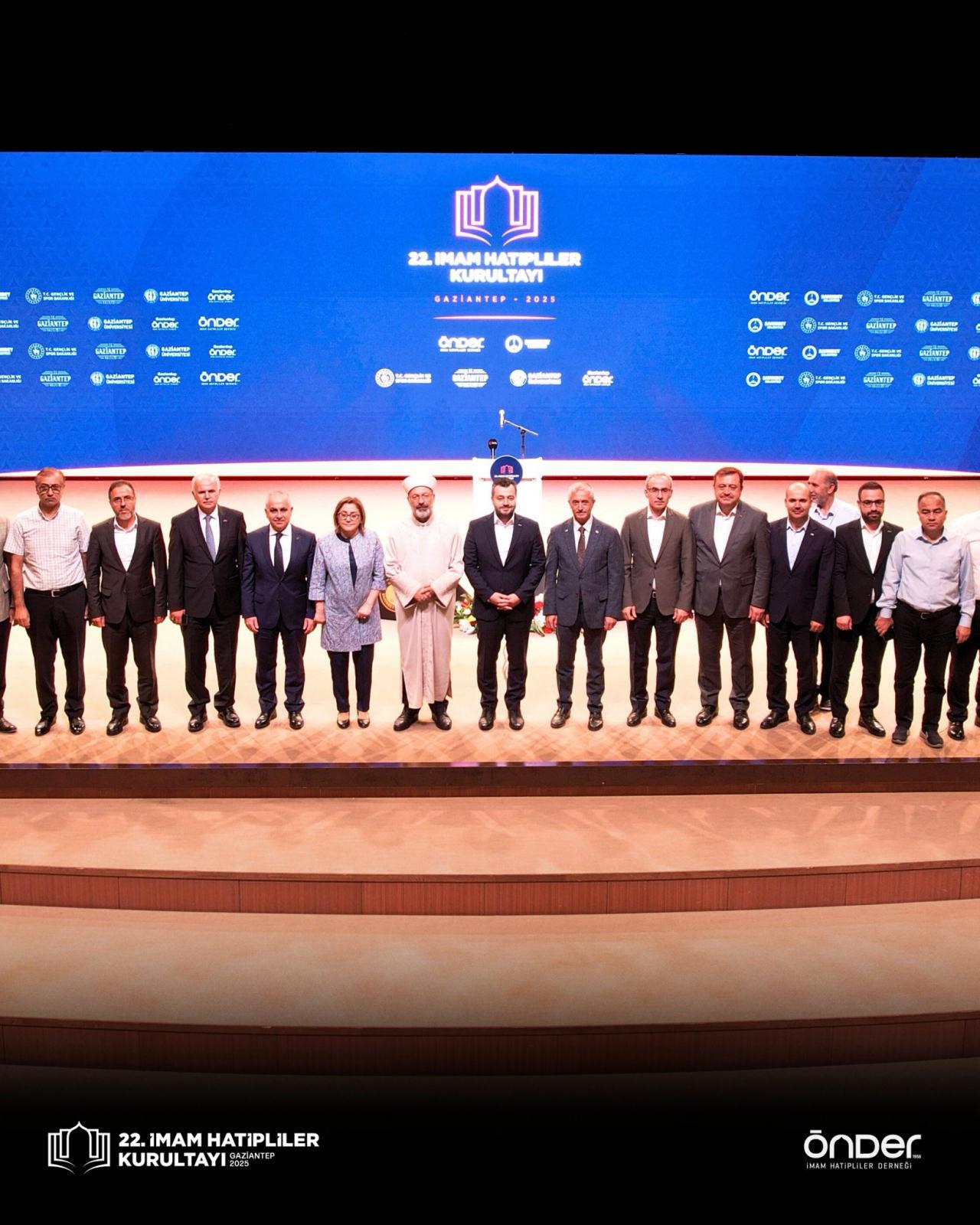 Ali Erbaş ve İmam Hatip Neslinin Başörtüsü Zulmüne Karşı Öncülüğü ve Ailede Kur’an Eğitiminin Önemi