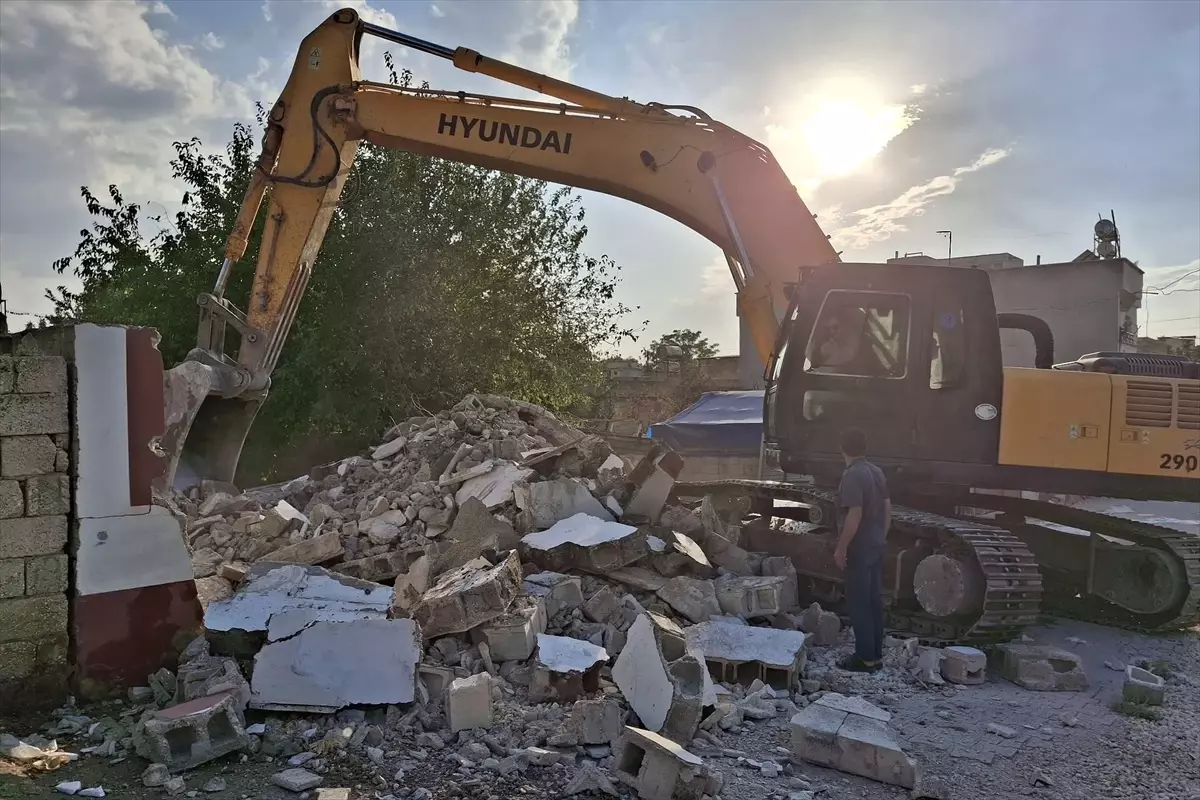 Araban'da Deprem Sonrası 389 Bina Yıkımına Başlandı