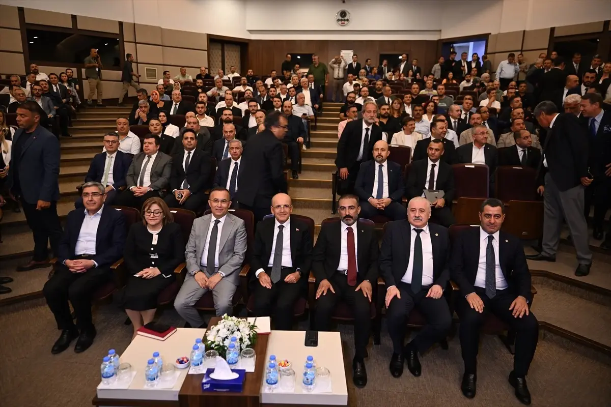 Bakan Şimşek Gaziantep'te Sanayicilerle Buluştu