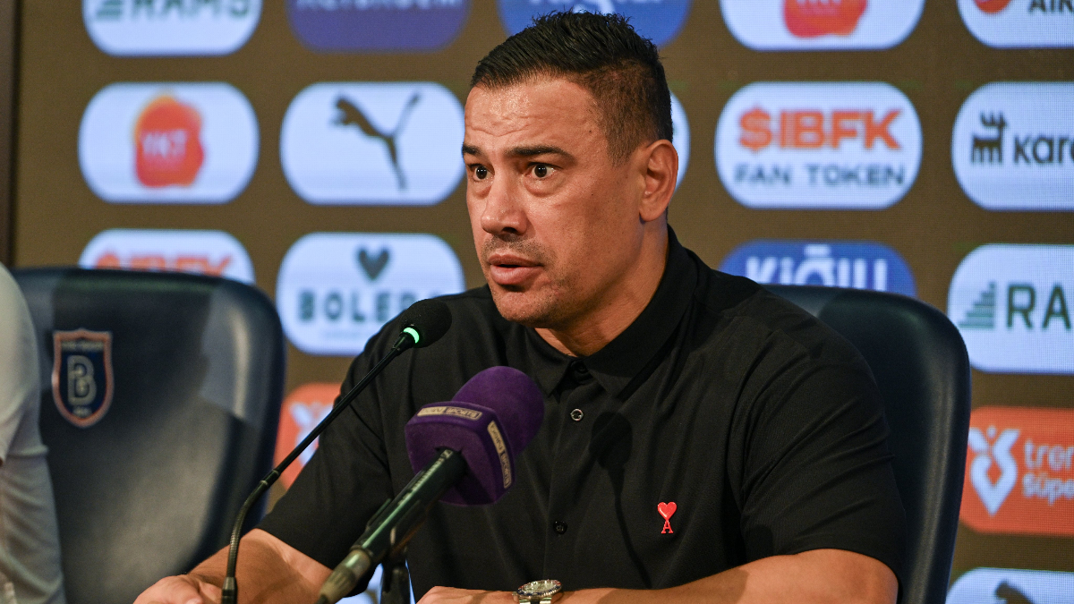 Başakşehir ve Teknik Direktör Çağdaş Atan'ın Yolları Karşılıklı Anlaşmayla Ayrıldı