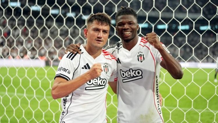 Beşiktaş'ta Transfer Rüzgarı: 12 Yeni İsim Kadroda, 25 Futbolcu Ayrıldı