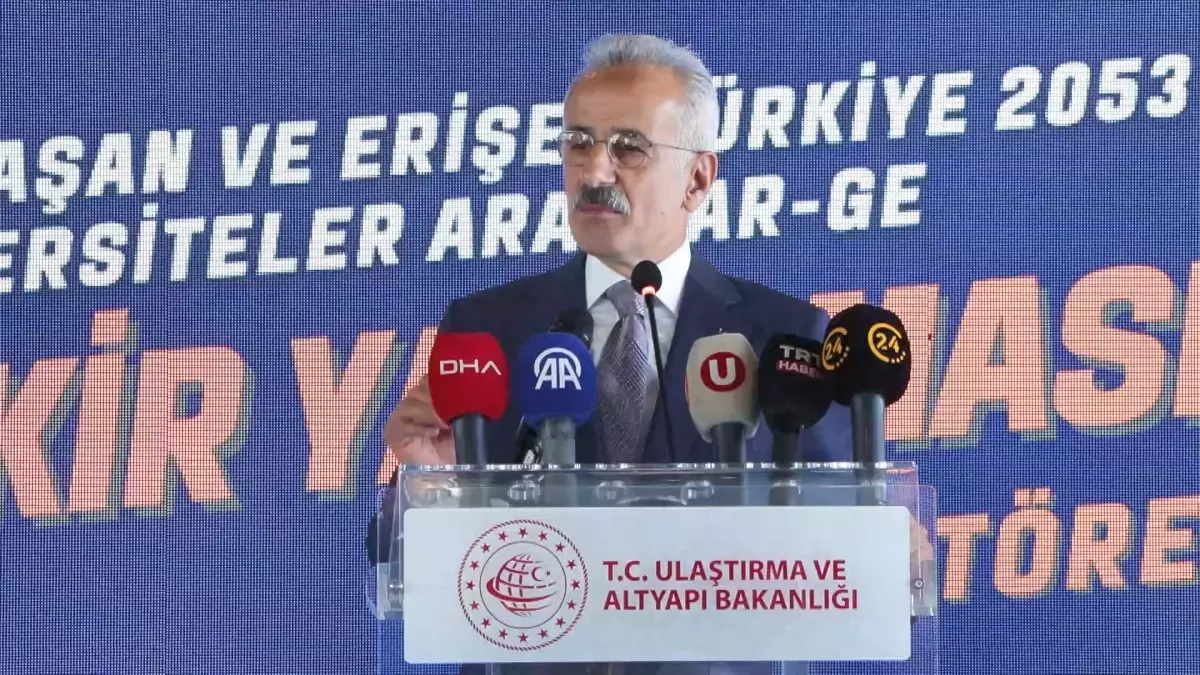 Beşiktaş'ta Ulaşan ve Erişen Türkiye 2053 Üniversiteler Arası AR-GE Proje Fikir Yarışması Ödül Töreni