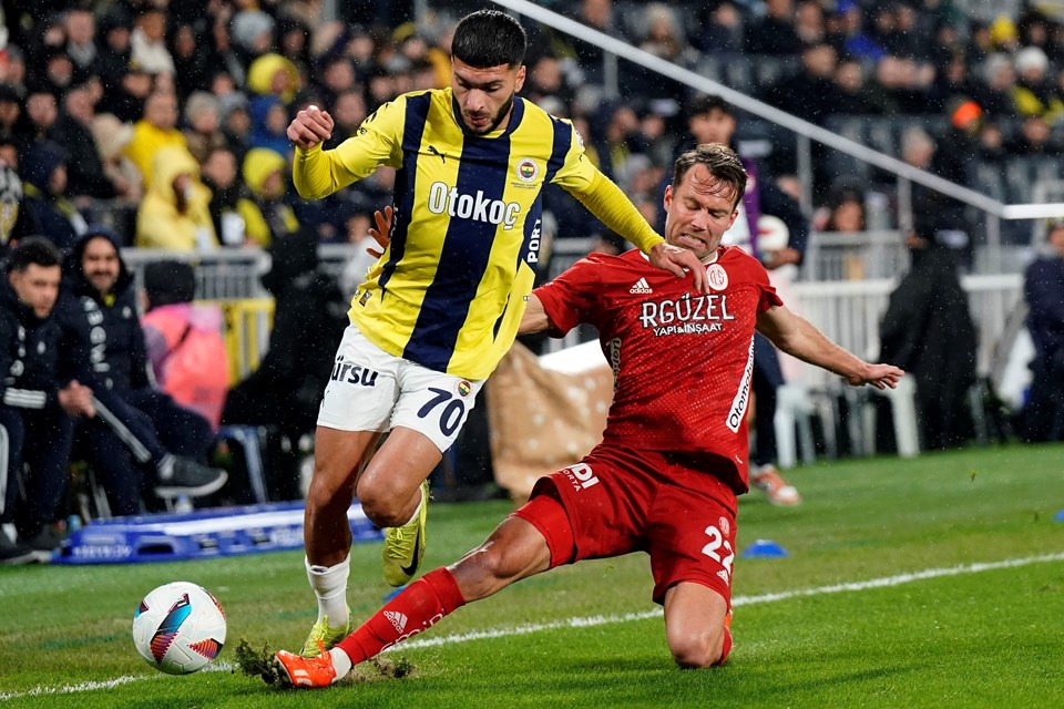 Emre Belözoğlu, Fenerbahçe'nin Antalyaspor Maçında Kadıköy'e 8. Kez Rakip Olacak