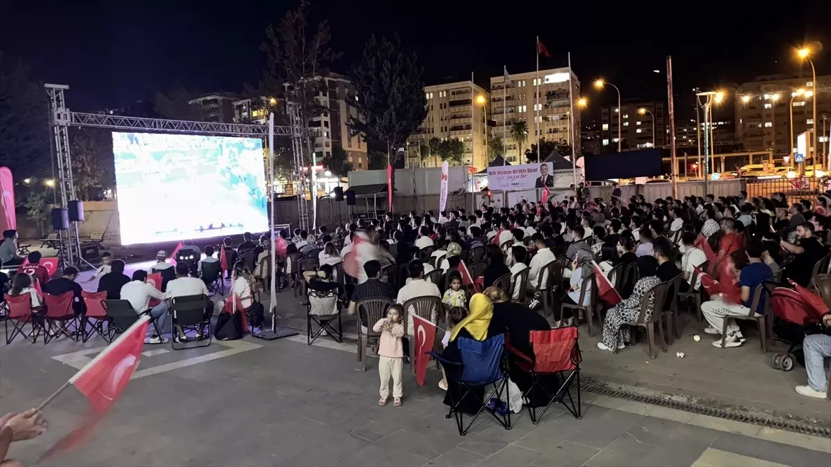 EuroBasket 2025 Final Heyecanı Türkiye'nin Dört Şehrinde Dev Ekranlar Önünde Yaşandı