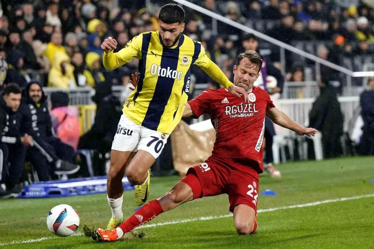 Fenerbahçe ve Antalyaspor Süper Lig Rekabetinde 59. Karşılaşma Hazırlıkları