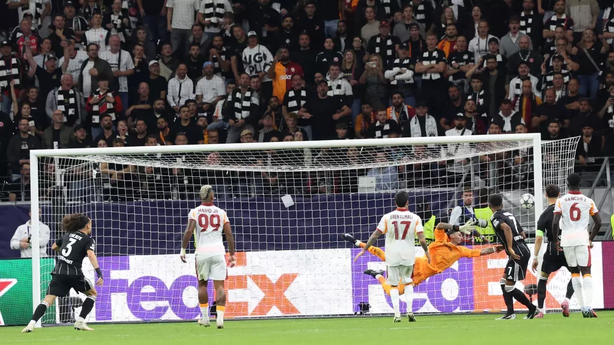 Galatasaray, Eintracht Frankfurt'a 5-1 Mağlup Olarak 16 Maçlık Yenilmezlik Serisini Kaybetti