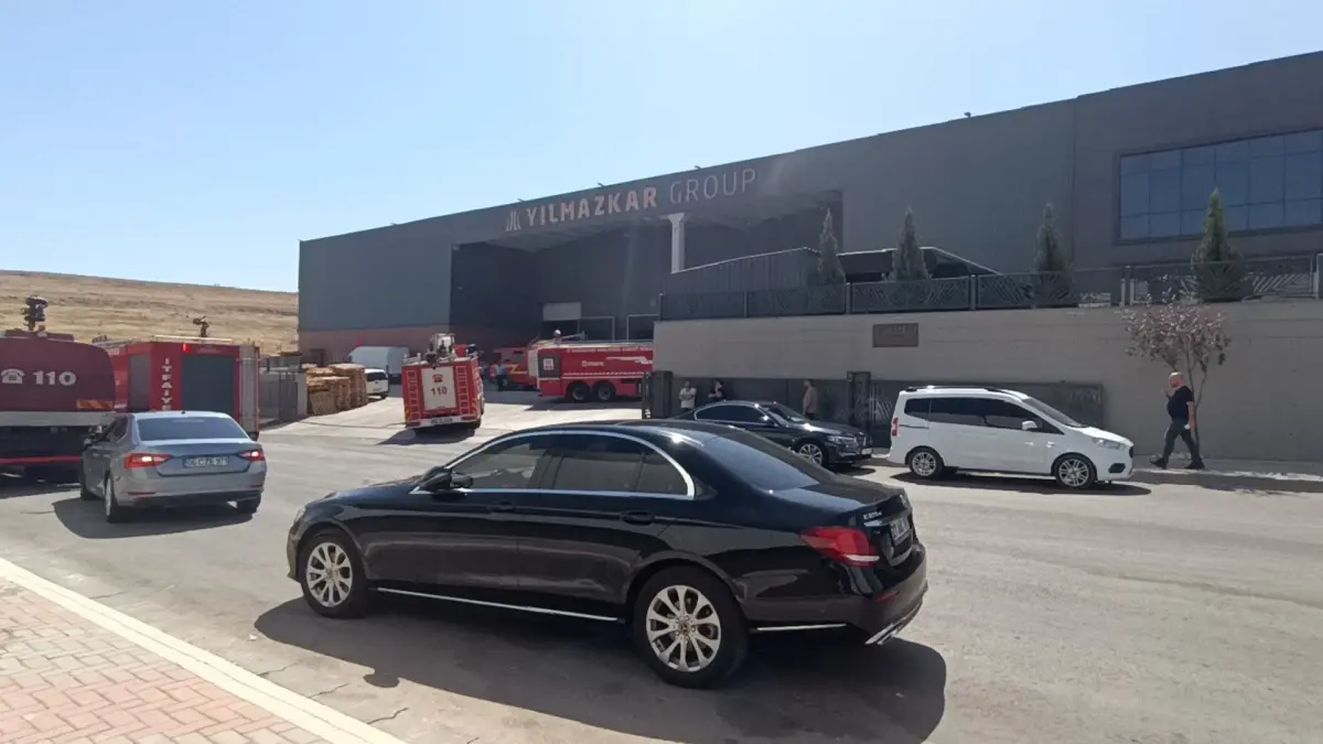 Gaziantep 5. Organize Sanayi Bölgesi’nde Islak Mendil Fabrikasında Çıkan Yangın Kontrol Altına Alındı