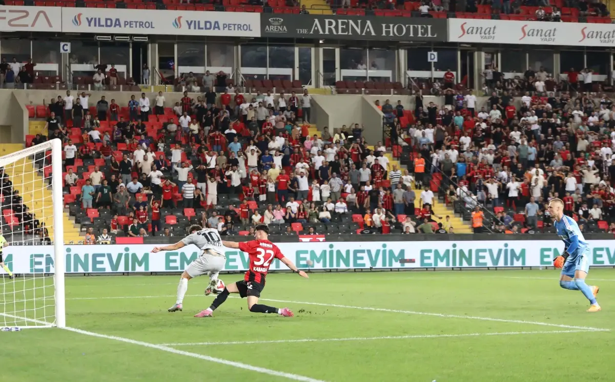 Gaziantep FK, Kocaelispor Karşısında 2-0'lık Galibiyetle Öne Çıkıyor