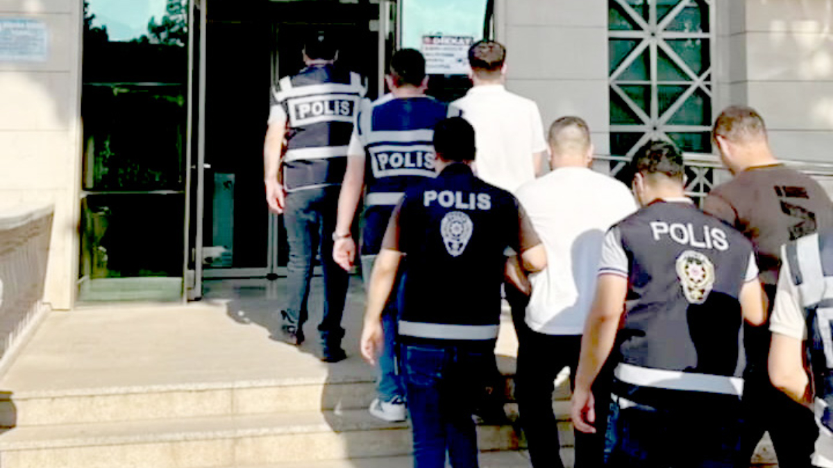 Gaziantep İslahiye'de Sosyal Medyada Havaya Ateş Açan 7 Şüpheli Yakalandı