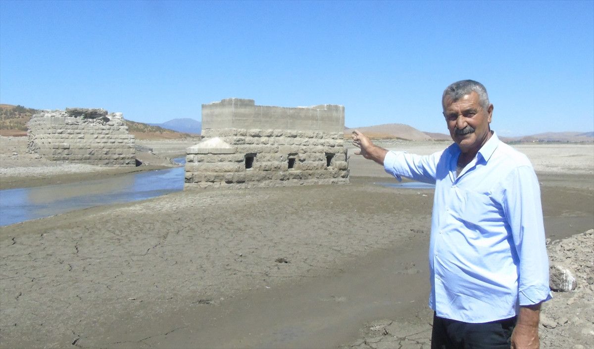Gaziantep Tahtaköprü Barajında Kuraklık Nedeniyle Su Seviyesi Düşüşü ve Tarihi Köprünün Gün Yüzüne Çıkması