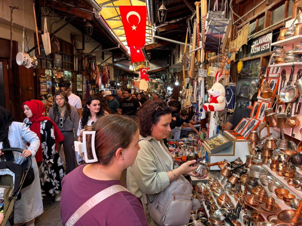 Gaziantep'in Tarihi Bakırcılar Çarşısı: 500 Yıllık El Sanatı ve Turistlerin Gözdesi