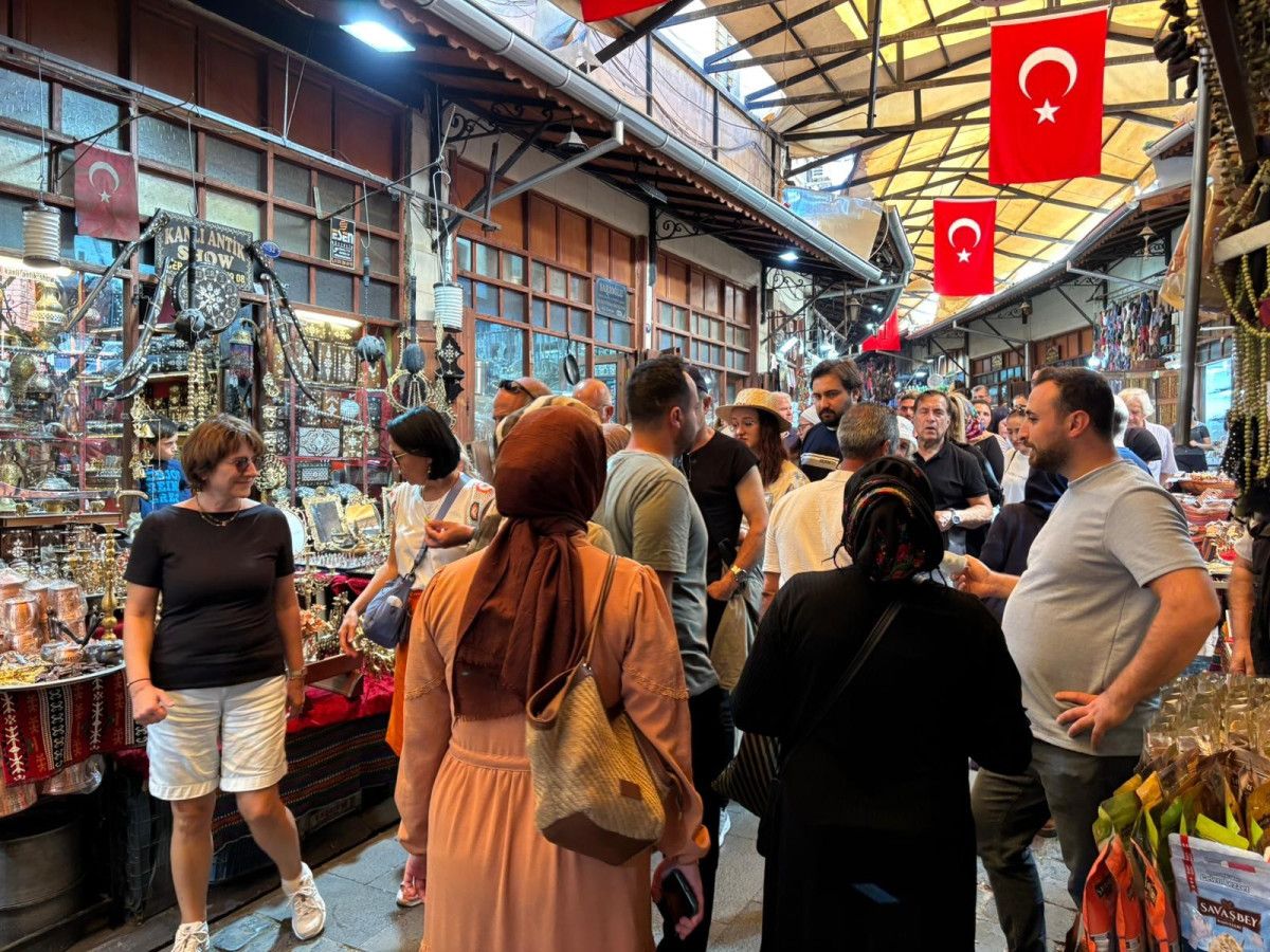 Gaziantep'in Tarihi Bakırcılar Çarşısı: 500 Yıllık El Sanatı ve Turistlerin Gözdesi