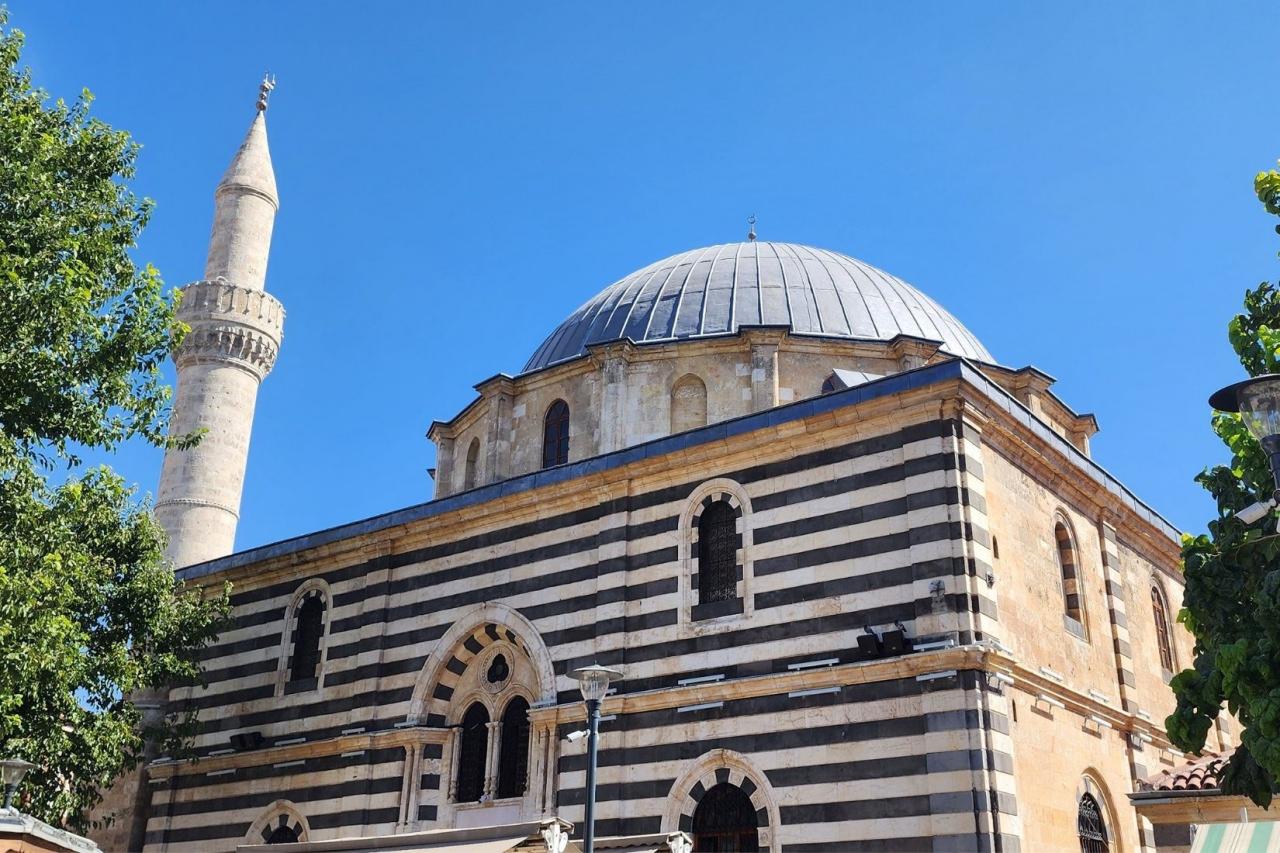 Gaziantep’in Tarihi Gözdesi Alaüddevle Camii ve Mimari Özellikleri